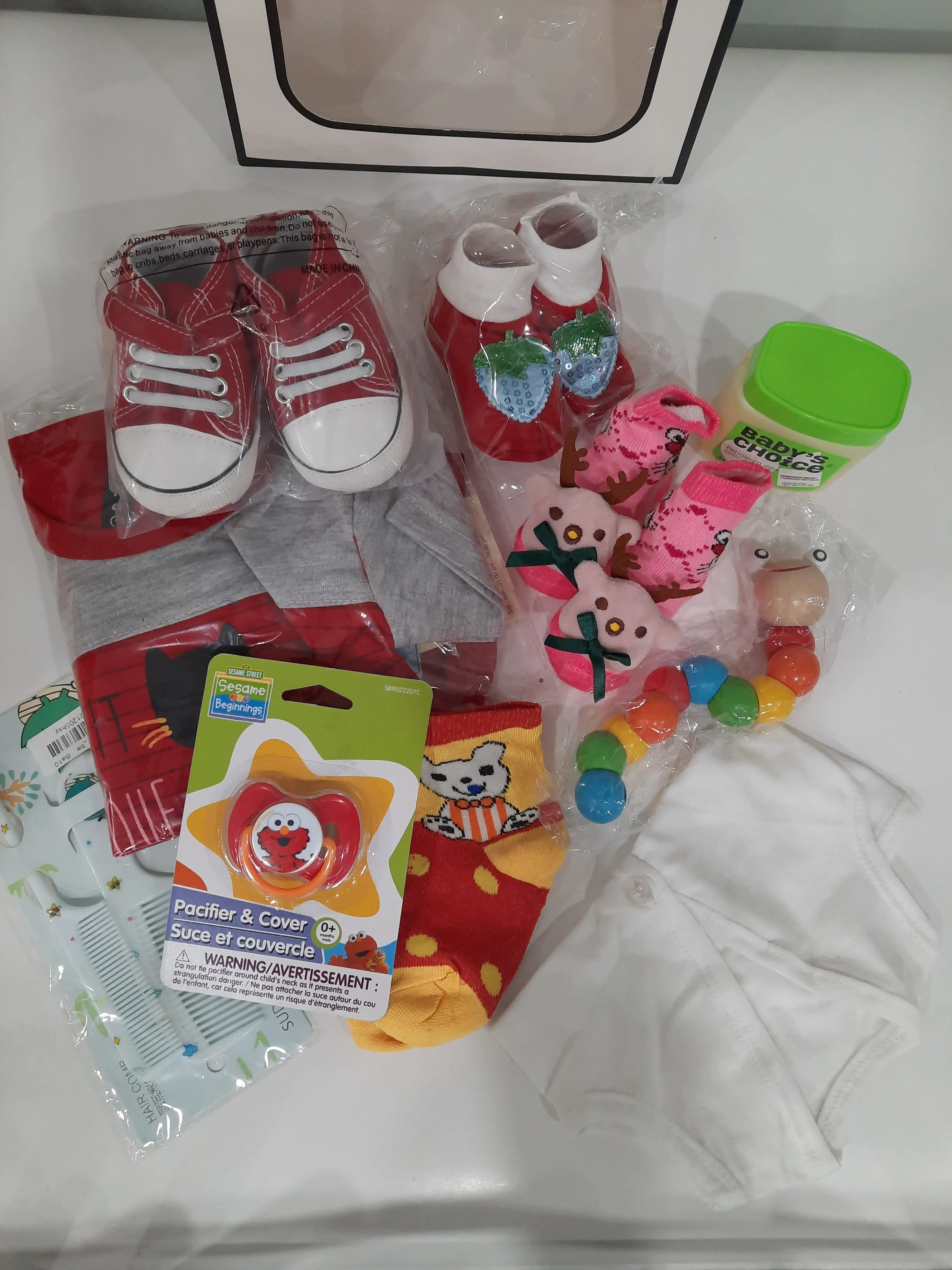 Baby clothing gift sets ideal for baby showers and new born baby occasions - SET F