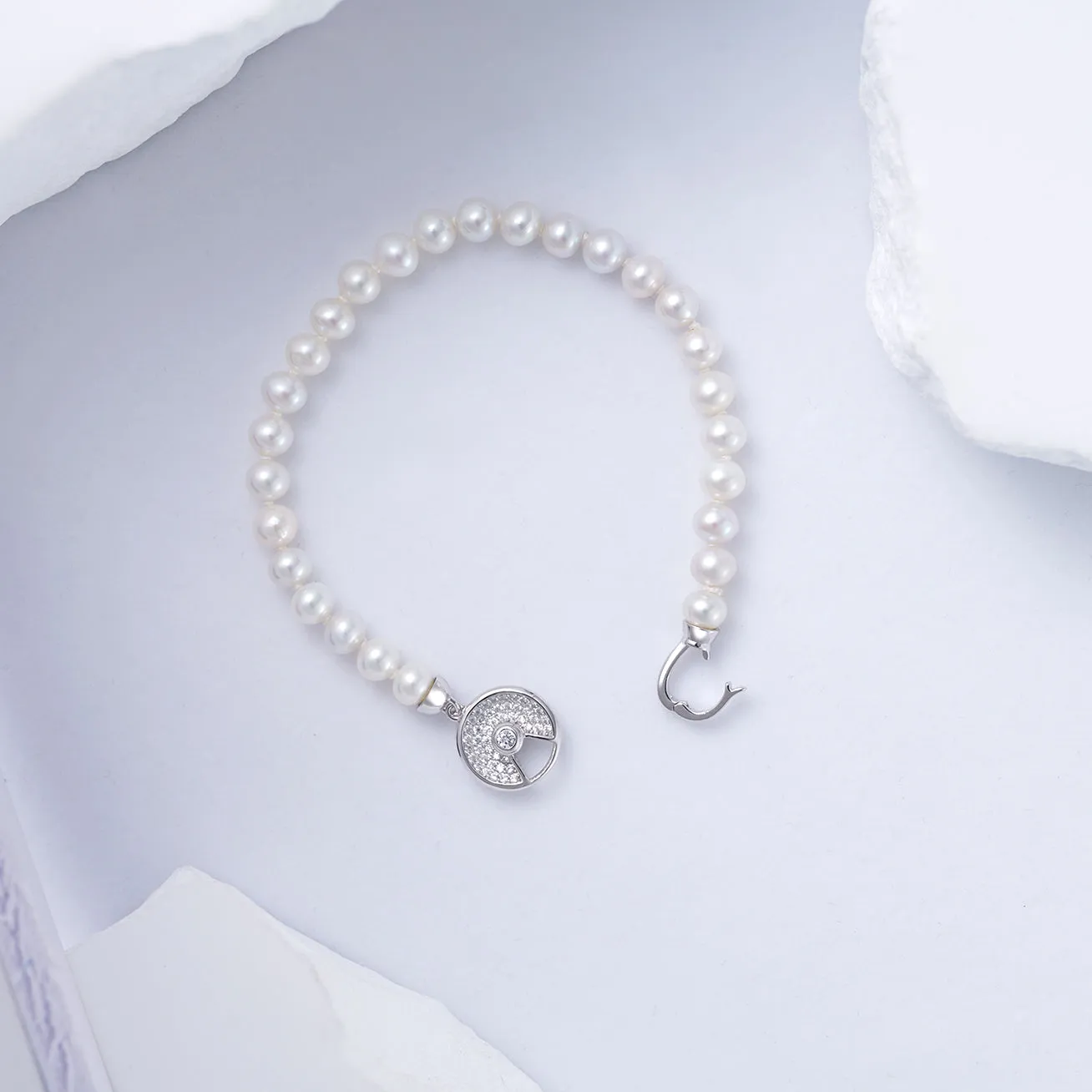 Brilliant Lustre White Freshwater Pearl Bracelet WB00226