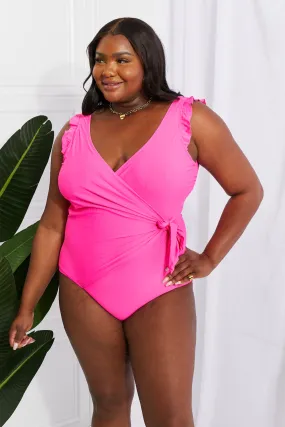 Marina West Swim-Badeanzug in voller Größe mit Rüschen und Faux-Wrap-Einteiler in Rosa