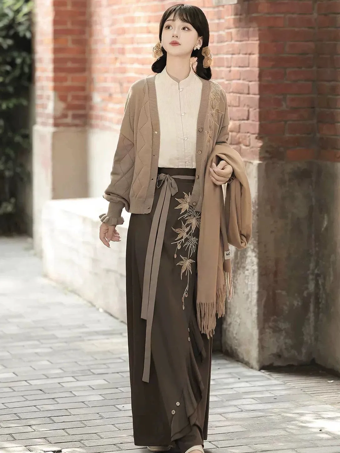 Modern Hanfu Autumn Outfit: Maple Pavilion 枫亭晚