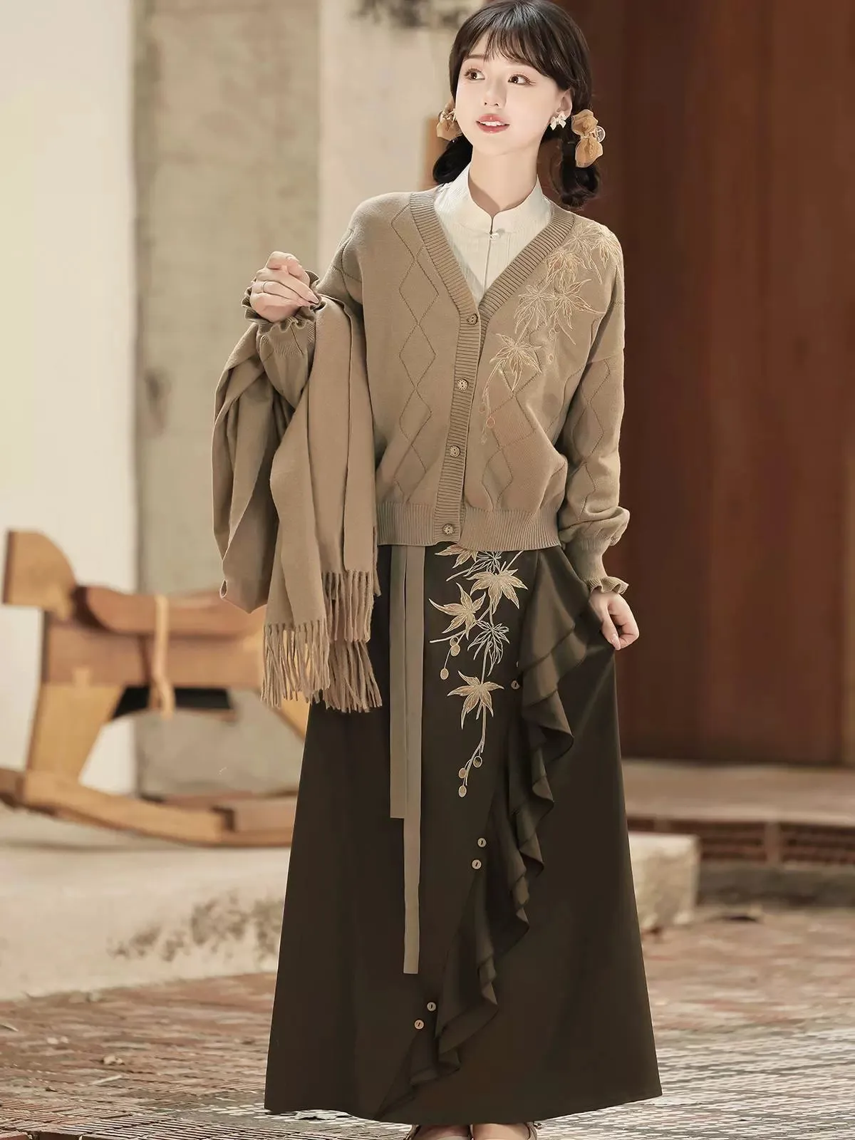 Modern Hanfu Autumn Outfit: Maple Pavilion 枫亭晚